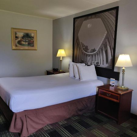 Sprucewood Inn 伊利里亚 外观 照片