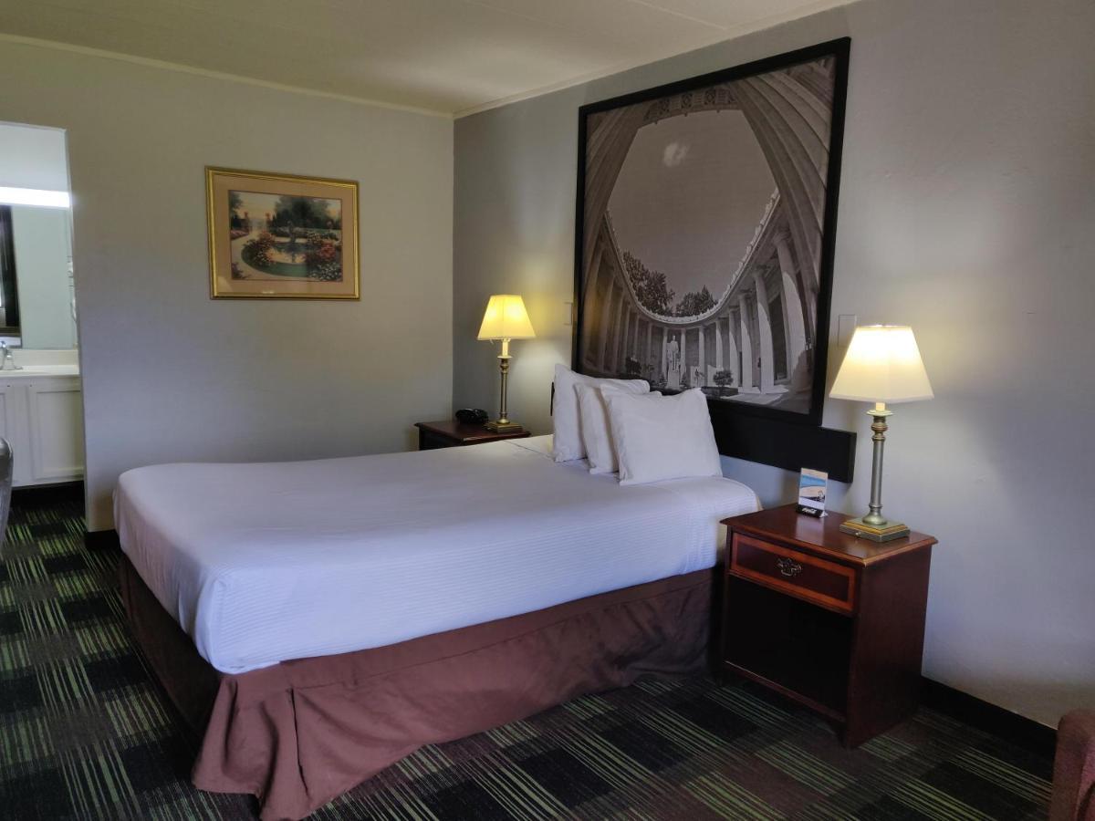 Sprucewood Inn 伊利里亚 外观 照片